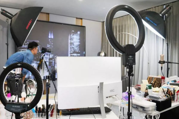 罗永浩二次直播翻车？为什么直播带货现在这么火？